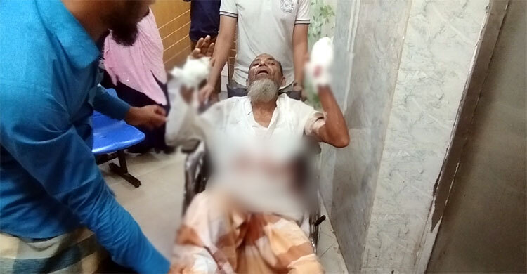 বাড়ি দখল করতে বাবাকে কোপালেন ছেলে